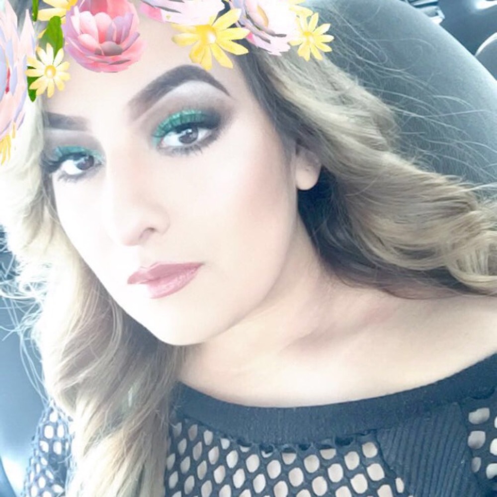 Meet your Posher, Crystal